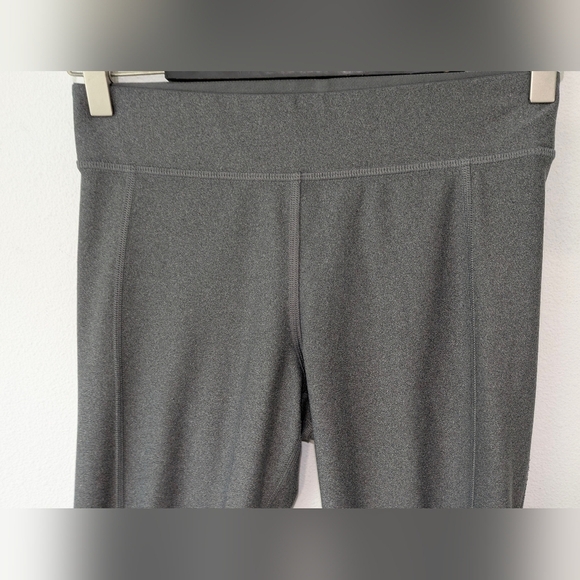 Womens Medium M Under Armour HeatGear Cropped Capri Pants Gym Yoga Gray - Picture 4 of 7